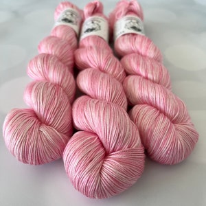 Pure Silk Yarn, pale pink, fingering weight yarn, Perfect Shell zdjęcie 3