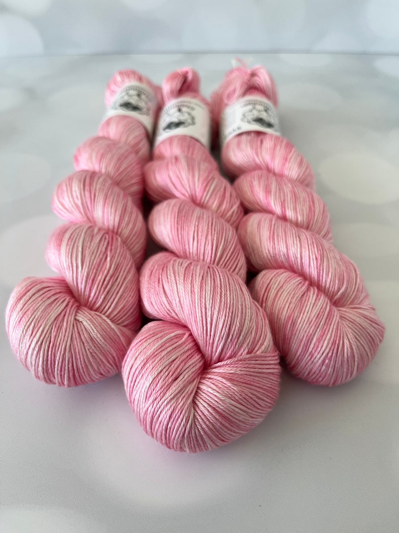Pure Silk Yarn, pale pink, fingering weight yarn, Perfect Shell zdjęcie 3