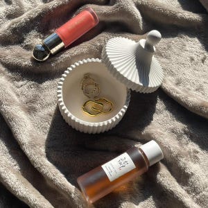 Boîte Saphir | Boite à bijoux ronde avec couvercle | Boite décorative | Décoration intérieure | Jesmonite | Idée cadeau | Minimaliste