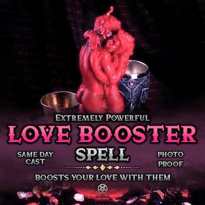 Könnte beinhalten: Eine rote Kerze in Form von zwei sich umarmenden Figuren, mit dem Text "EXTREMELY POWERFUL LOVE BOOSTER SPELL SAME DAY CAST PHOTO PROOF BOOSTS YOUR LOVE WITH THEM" darunter.