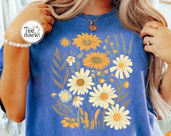 Comfort Colors® Boho Sunflowers and Daisies Shirt, Vintage Sunflower T-shirt, Aesthetic Daisy Flower Shirt, Aesthetic Wildflowers Shirt