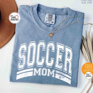 Comfort Colors® Fußball Mutter T-Shirt, Fußball Mutter Spieltag T-Shirt, Sport Mutter Geschenk, Retro Fußball Mutter Shirt, Geschenk für Fußball Mutter
