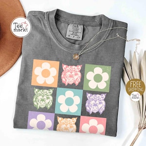 Camiseta floral de los Wildcats, colores retro de la mascota Comfort Colors®, camiseta para el día del partido de los Wildcats, camiseta de fútbol de los Wildcats, camiseta de orgullo de la mascota escolar de los Wildcats