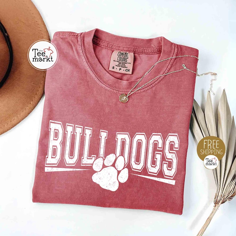 Vintage Bulldogs-skjorta, Comfort Colors Bulldogs-matchdagströja, Bulldogs maskottröja, Teacher Gameday-skjorta, Bulldog Tailgate Football Mama Crimson