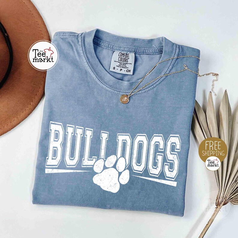 Vintage Bulldogs-skjorta, Comfort Colors Bulldogs-matchdagströja, Bulldogs maskottröja, Teacher Gameday-skjorta, Bulldog Tailgate Football Mama Blue Jean