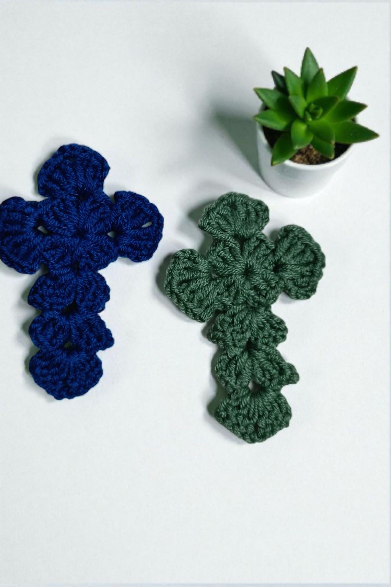 30 Cross Crochet Patterns: Elegant, Meaningful Designs for Bookmarks, Afghans, and Gifts 23 Crochet Cross Ornament Christmas Cross Bookmark * QR +