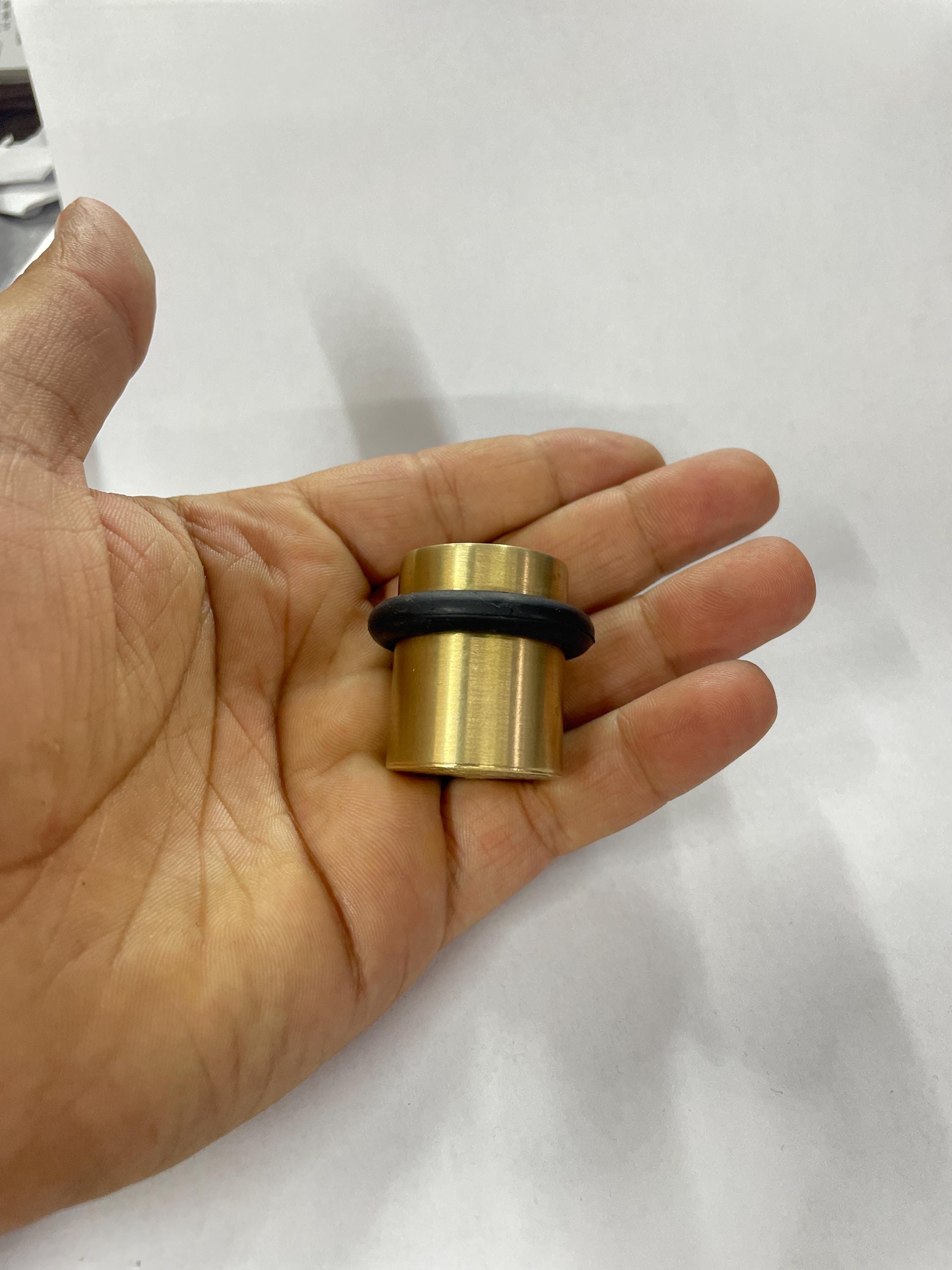 手作りの無塗装真鍮製ドアストッパー：モダンでミニマリストなデザイン