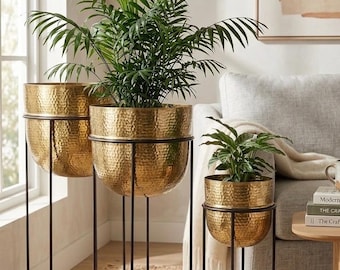 Ongelakte, gehamerde messing plantenpot, 20-30 cm, goudkleurige metalen binnenpot met drainagegaten.