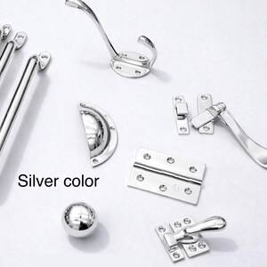 Uchwyty i gałki meblowe z litego mosiądzu – nielakierowane, polerowane okucia meblowe z mosiądzu silver color