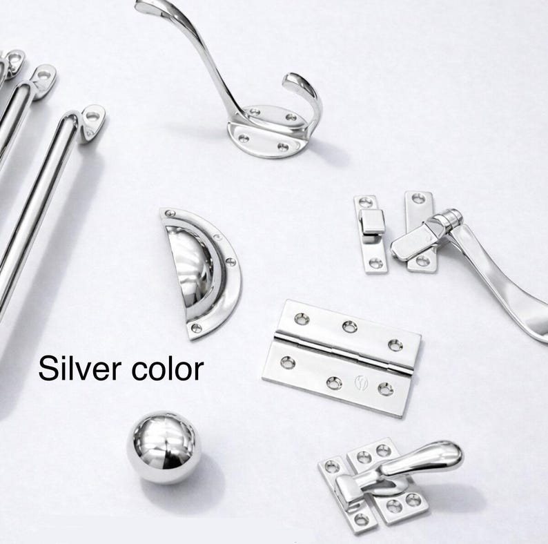 Uchwyty i gałki meblowe z litego mosiądzu – nielakierowane, polerowane okucia meblowe z mosiądzu silver color