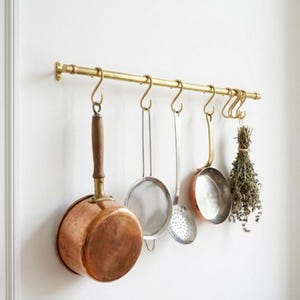 Barre pour casseroles en laiton non laqué avec crochets en S : organiseur de cuisine antique