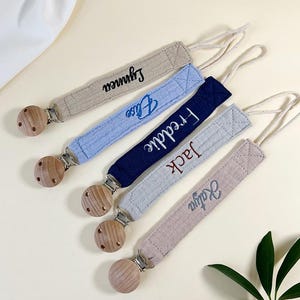 Portachupetes personalizado, chupete de tela personalizado con clip de madera, nombre bordado a mano, regalo para baby shower