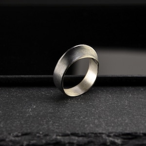 Anillo minimalista de plata oxidada - Anillo de plata esterlina hecho a mano - Joyería rústica vintage - Regalo de cumpleaños - Regalo para novio - Regalo para novia