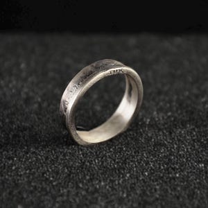 Anillo de plata rústico minimalista hecho a mano - Anillo de plata oxidada - Joyas texturizadas para hombres Regalo para él o ella - Regalo para él - Regalo de cumpleaños