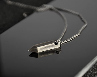 Collar con colgante geométrico de plata de ley oxidada: joyería brutalista hecha a mano