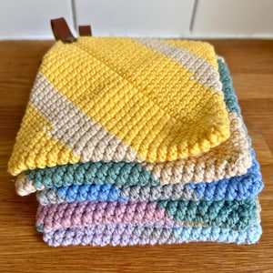 Handmade Double-Thick Magic Square Pot Holders – 100% Cotton with Leather Loop – Multicolor or Solid