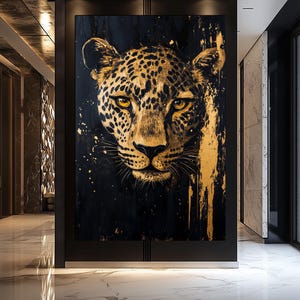 Puede incluir: Primer plano de la cara de un leopardo dorado sobre un fondo negro. El pelaje del leopardo está detallado con pintura dorada, creando un efecto lujoso y dramático.