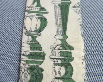 Vintage 60s Skinny Neck Tie Flat Bottom Architectural Column Print Green VFG