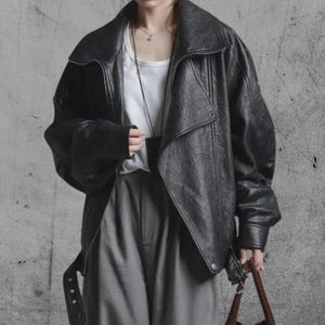 Oversized Genuine Leather Bomber Black Jacket Women&#39;s Double Collar Sheepskin Dropshoulder Leather Jacket Fashion Week Ladies Leather Jacket