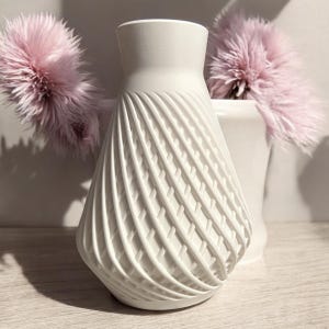 Elegant Influx Vase: Modern Design for Sophisticated Interiors - Enhance Your Home Decor Today