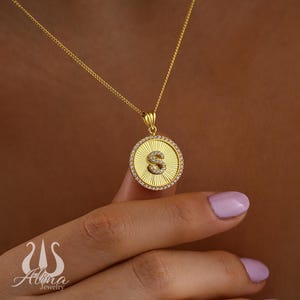 Collar con placa inicial, collar con letras, regalo para mejor amiga, regalo para ella, collar para mamá, el mejor regalo para ella, joyería personalizada, regalo para mamá