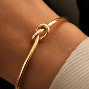 Stainless Bracelet for Women, Jewelry for Women with Knot Pattern