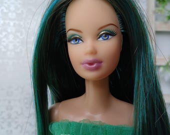 Muñeca Barbie única y rara: Colección Steffie Basics, cabello verde reimplantado, cuerpo MTM