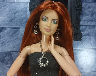 Muñeca Barbie gótica única en su clase: cabello Saran reimplantado, molde facial Lea (muñeca Barbie Shakira)