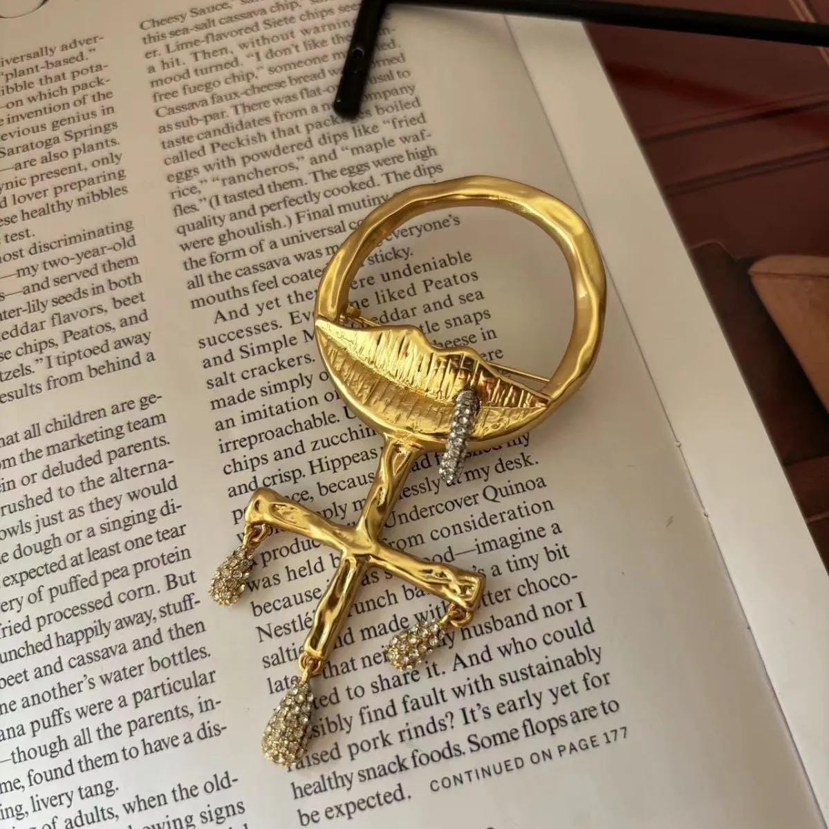 【kiki さま】* brooch ୨୧ *✵ ヴィンテージ ブローチ (c) お取り寄せ】 kiki さま】* (c ブローチ ヴィンテージ *✵ ୨୧