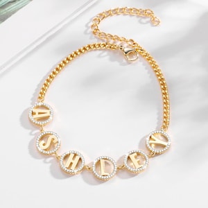 Pulsera de oro con nombre para ella, pulsera de letras de circonita personalizada, joyería de acero inoxidable dorado, regalo elegante para ella, joyería con nombre único
