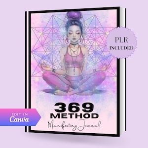 Könnte beinhalten: Ein Journal mit schwarzem Rand zeigt eine Illustration einer Person, die in rosa Sportkleidung meditiert. Der Text "369 METHOD Manifesting Journal" wird unter der Illustration angezeigt. Die Wörter "PLR INCLUDED" und "EDIT IN Canva" sind ebenfalls sichtbar.