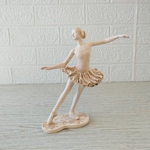 Elegante statuetta di ballerina color champagne, graziosa statua di ballerina per arredamento o regalo, statua di ballerina danzante, regalo di ballerina