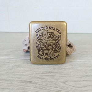 Portasigarette in metallo vintage, scatola incisa del corpo dei Marines degli Stati Uniti, regalo per veterani militari e porta biglietti, accessorio per fumatori, portasigarette