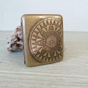 Vintage Metall Zigarettenetui mit Kompass Gravur, Retro Tasche Aufbewahrungsbox für Zigaretten, Kreditkarten, Visitenkarten, Zigarettenhalter
