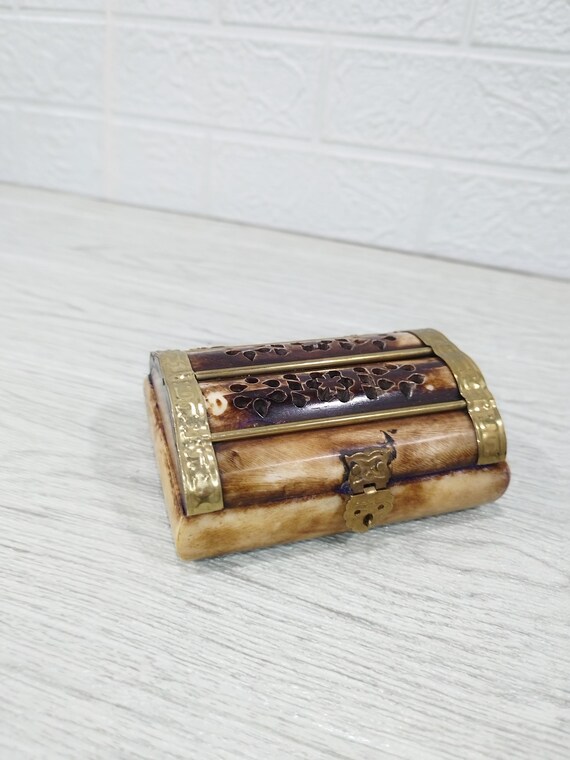 Mini coffret / boîte bijou artisanales en os de chameau sculptées - Objet de décoration ou oeuvre artisanale sur