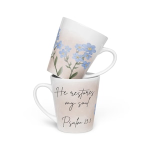 Psalm 23 Latte Mug: Niebieski kwiatowy kubek chrześcijański do kawy