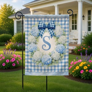 Gepersonaliseerde hortensia tuinvlag, blauwe gingang monogram eerste vlag, aangepaste naam bloemenkrans tuindecor, lente huisvlag cadeau