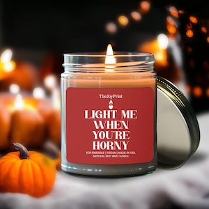 Lustiges paar Licht mich Duftkerze - Sojakerze Geschenk für Sie, gemütliche Herbst Dekoration, Bernsteinkerze, Halloween oder Geburtstagsgeschenk