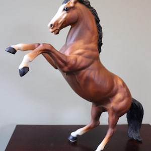 Vintage Breyer Fighting Stallion &quot;King&quot; #35 Matte Bay (1961-1967)