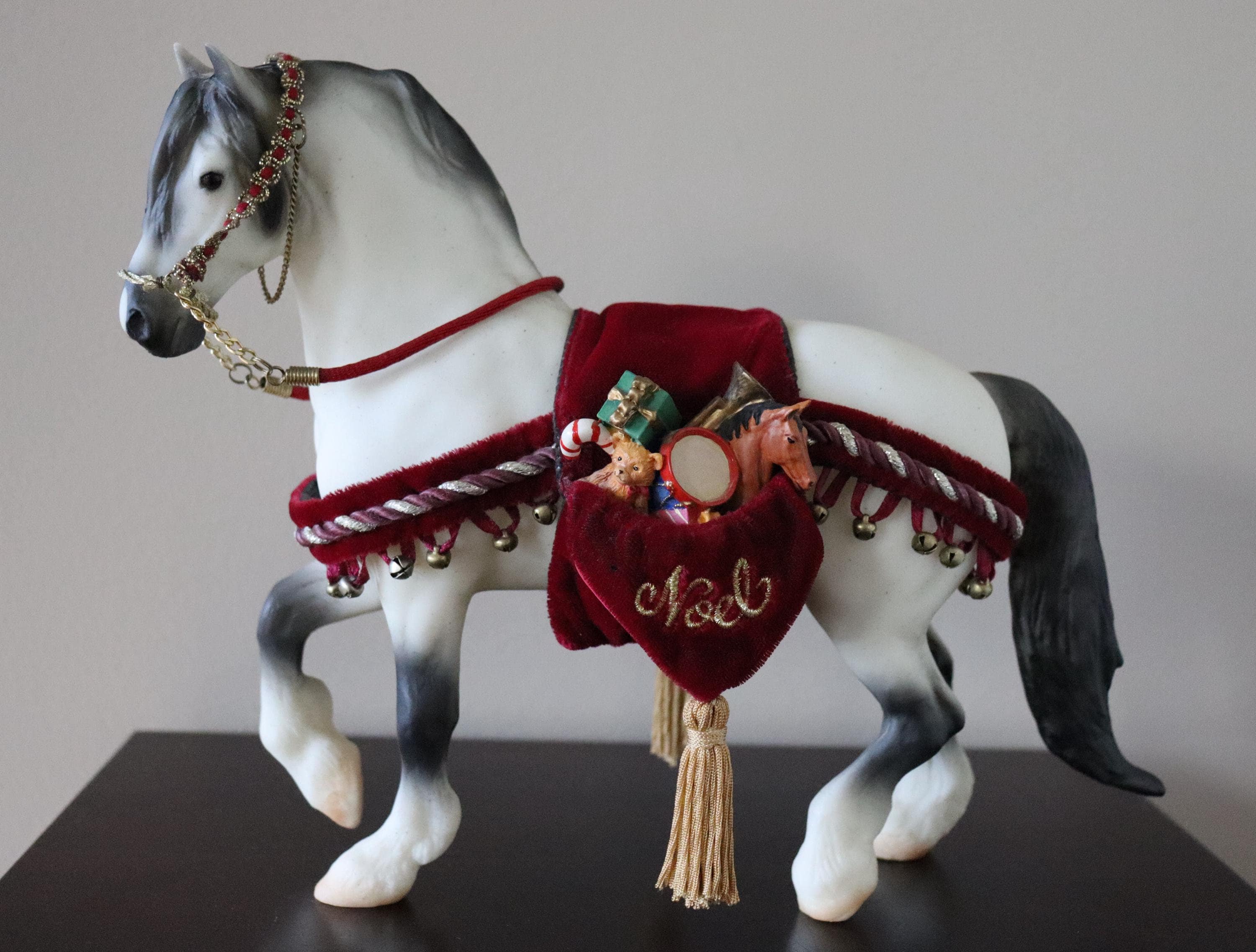 Vintage Breyer Christmas Holiday Horse #700499 Jack Frost Friesian