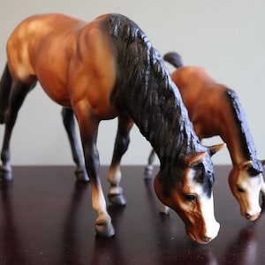 Vintage Breyer Grazing Mare and Foal #1411 Buttons & Bows - Matte Bay