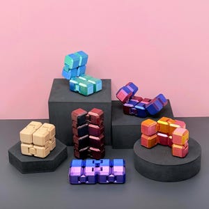 Infinity Fidget Cube: Small, Two-Tone Silk 3D PLA