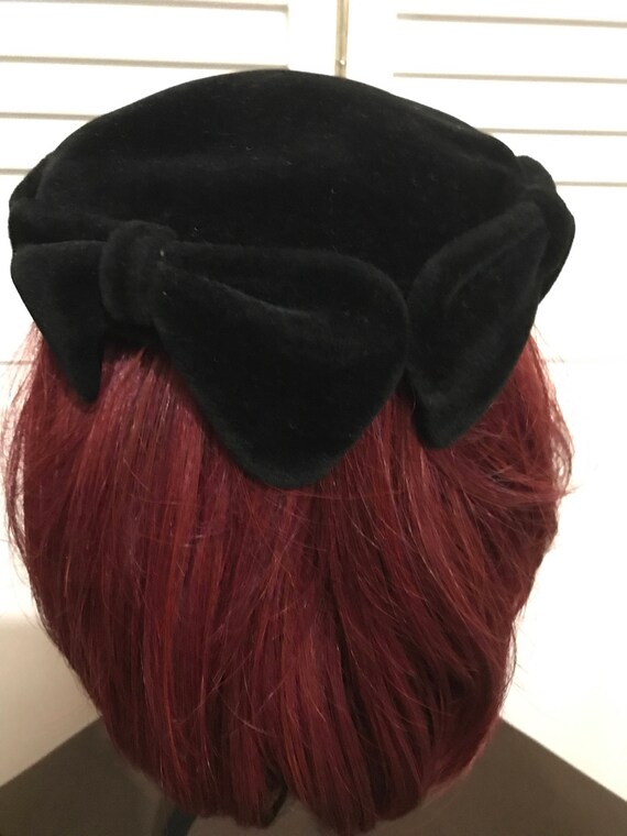 Lady's Vintage Black Velvet Hat - image 3