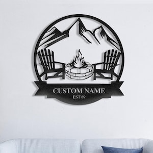 Cartello da campeggio personalizzato, cartello da falò in metallo personalizzato, decorazione per baite da esterno, targa con nome per camper, regalo per campeggiatori e proprietari di camper