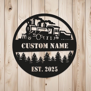 Decorazione murale in metallo personalizzata con treno e foresta, cartello con nome personalizzato, decorazione rustica per baita, regalo per amanti della natura, arredamento per la casa in stile ferroviario.