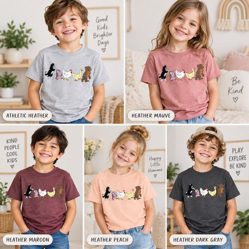Op de afbeelding: Een collectie van vijf t-shirts met korte mouwen in athletic heather, heather mauve, heather maroon, heather peach en heather dark gray, elk voorzien van een grafische print van een hond, uil, kip, eend en beer die in een rij lopen.