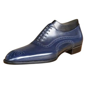 blue dress rose gold shoes What Color Shoes to Wear with a Royal Blue Dress?
