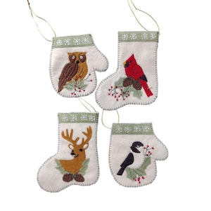 White Pine Weihnachtsschmuck Kit DIY (Materialien für 4 Ornamente enthalten) Geschenkkartenhalter Wolle Applikation Kit