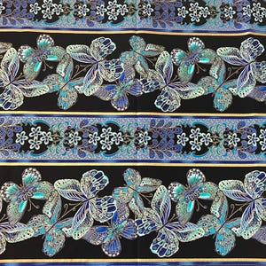 Tessuto a righe floreali con farfalle blu scintillanti Timeless Treasures - Modello SHIMMER-CM9295 - Tessuto trapuntato metallizzato