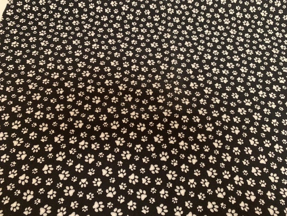 Cat Paw Prints Brown Elizabeth/'s Studio 181-BROWN sold by the 1//2 yard